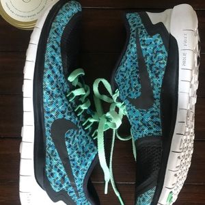 (SOLD) Nike Free Runs